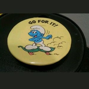1980 The Smurfs Skateboard Smurf Pinback Button